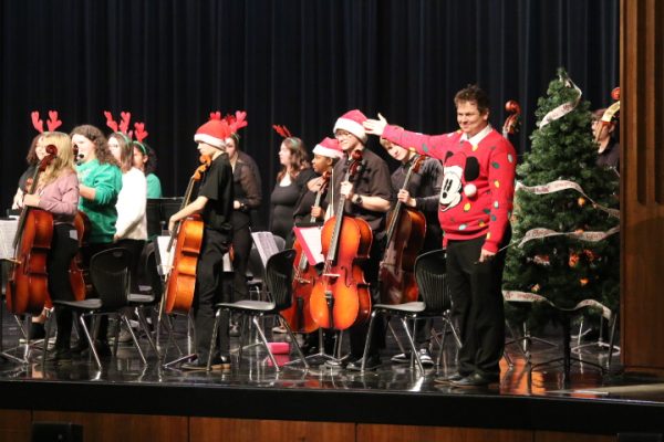 KHS performing arts get in holiday spirit