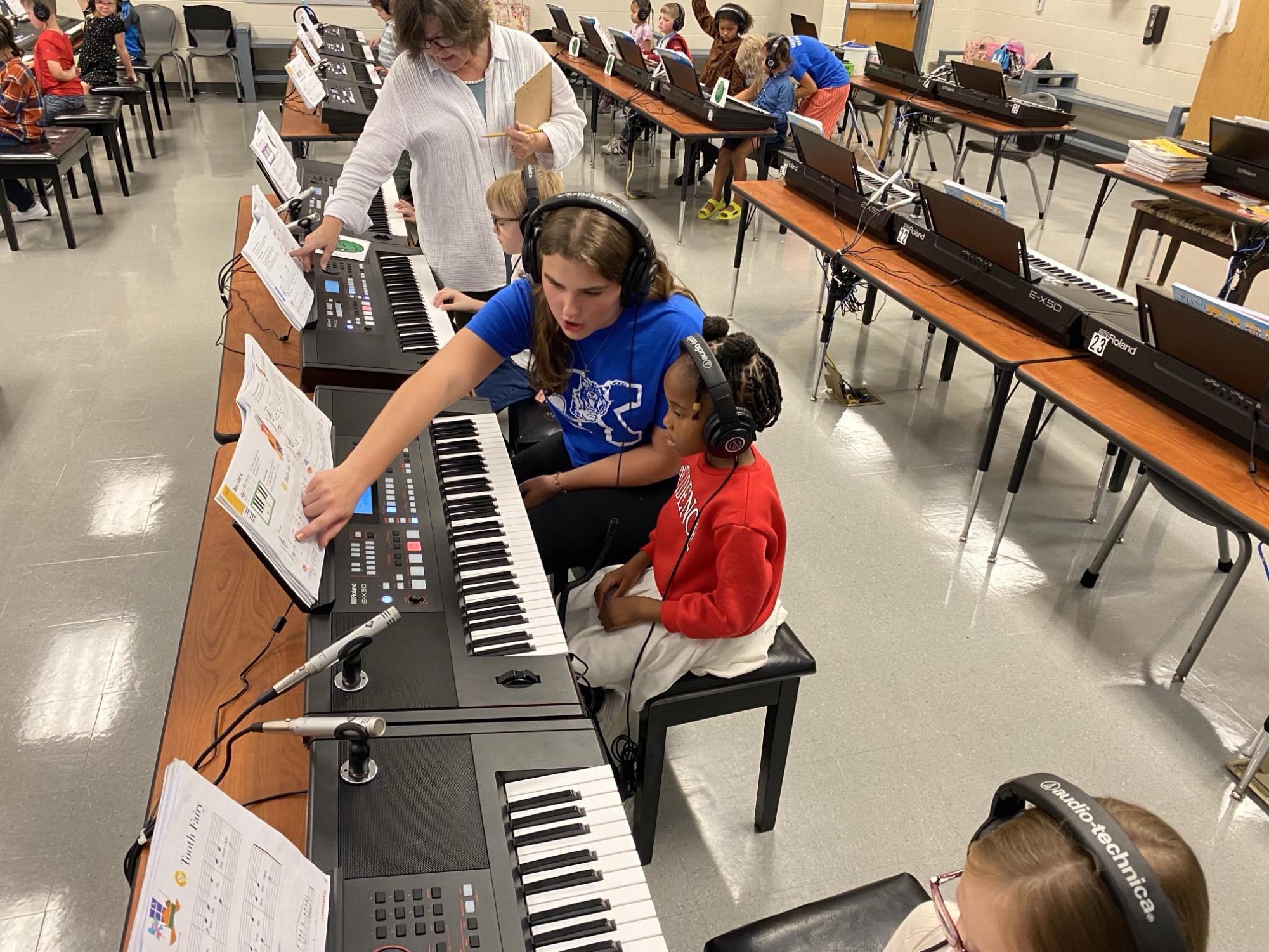 Senior Eliza Arvay helps a Wallace student during her piano class. KHS seniors participated in Senior Giveback Day on October 10.